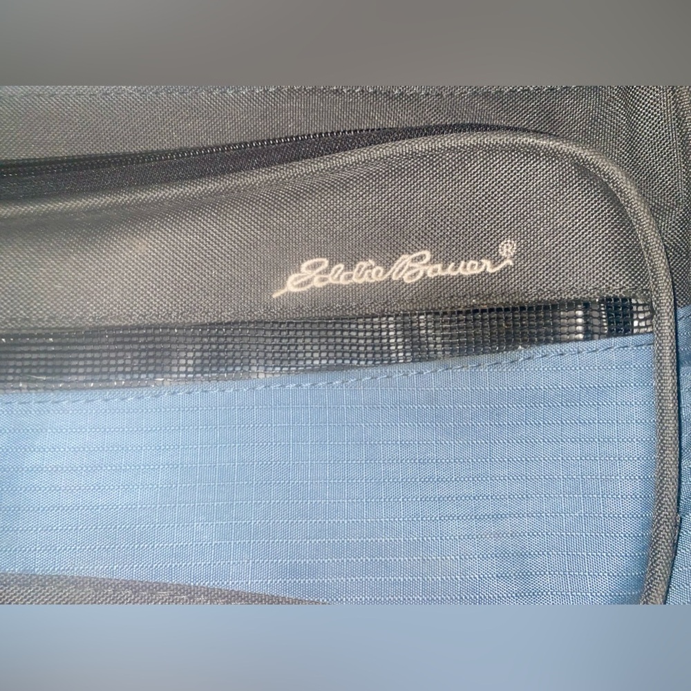 Eddie Bauer XL Dufflel Bag with many Zippered Compartments
